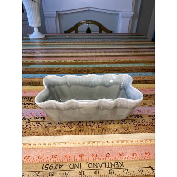Vintage Coronet USA pottery Sage Gray Drip Planter 208 MCM 8.75x4.5 FLAW CHIP - Picture 1 of 13